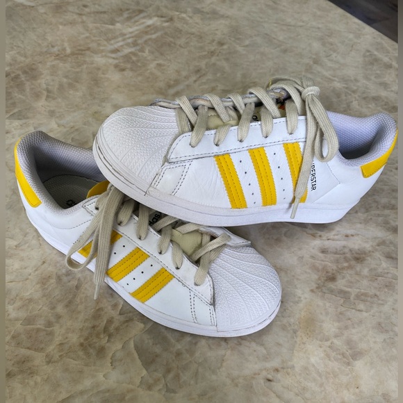 Size 5.5 Superstar ADIDAS - Picture 4 of 11